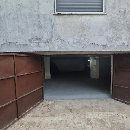Boulevard Free Garage Parking Apartment